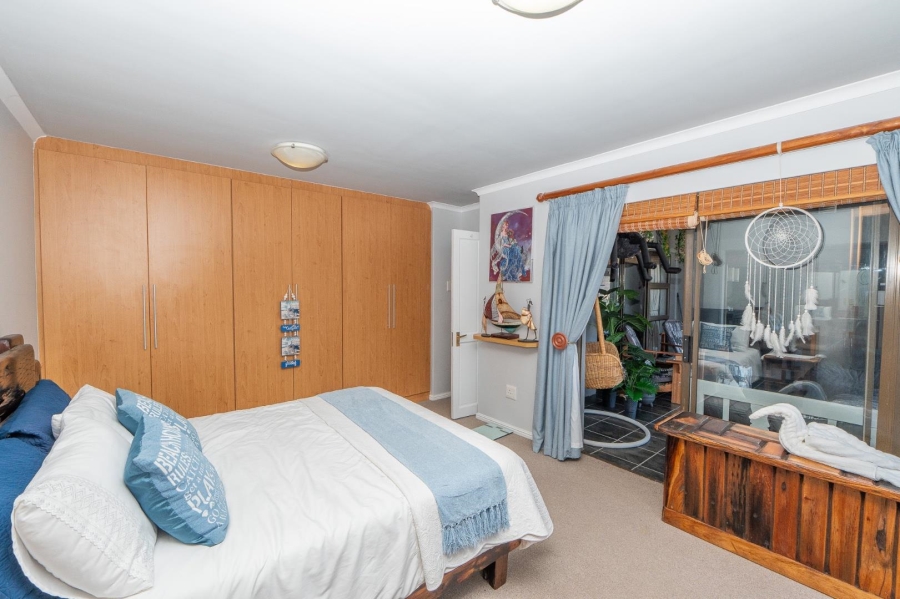 7 Bedroom Property for Sale in Myburgh Park Western Cape